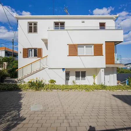 Διαμέρισμα Urban Loft Next To The Τρογκίρ