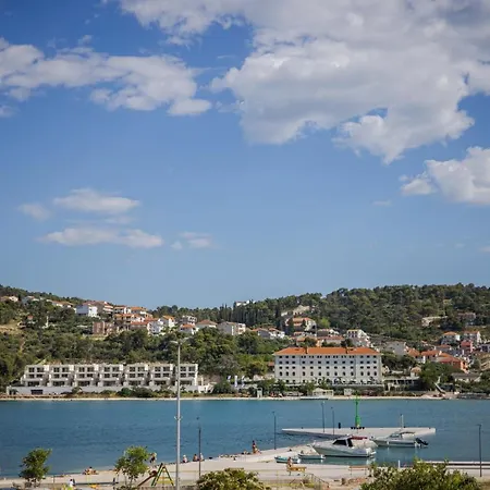 Apartment Urban Loft Next To The Trogir