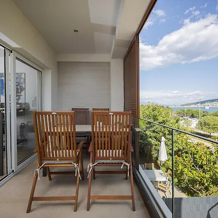 Urban Loft Next To The Apartment Trogir