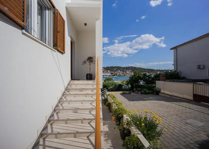 Apartment Urban Loft Next To The Trogir